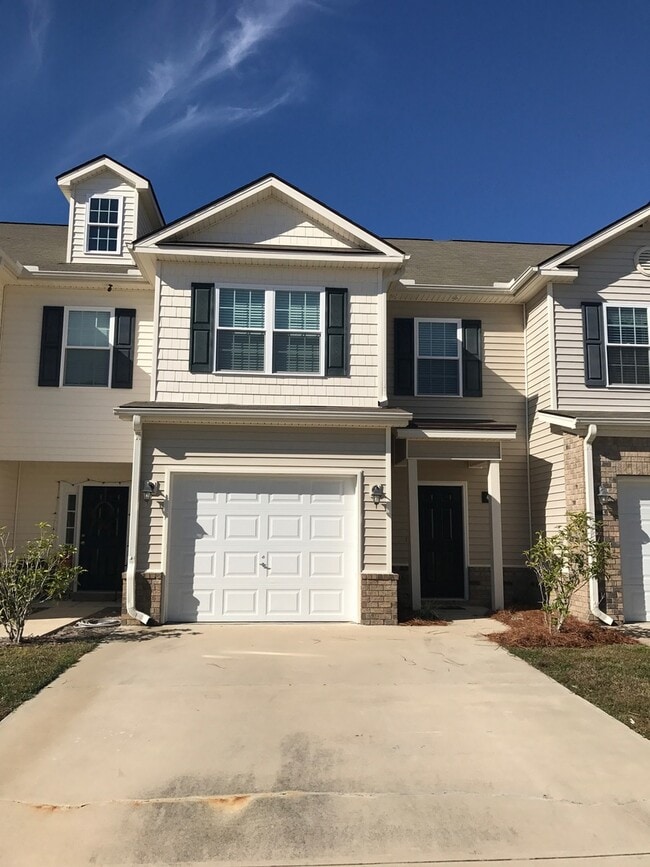 Building Photo - 3 Bedroom 2.5 Bathroom Townhome in Live Oak Subdivision - Richmond Hill