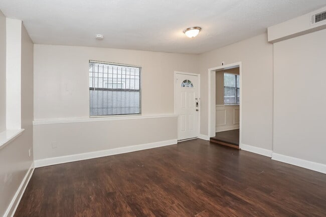 Photo - 2611 Lowes Pl