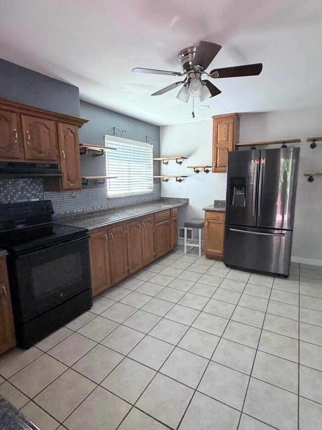 Photo - 154 Roger Ln