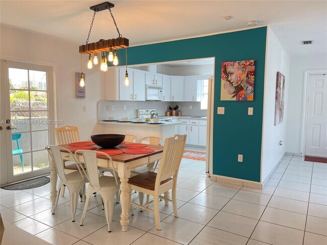 4521 NW 4th St Unit 4521