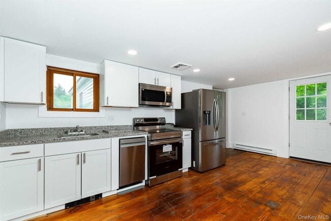 Building Photo - 681 NY-216 Unit 4