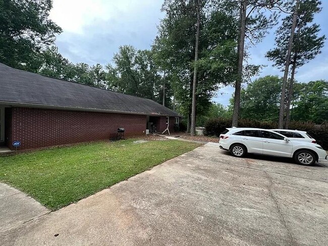Building Photo - 1088 Pierce Rd Rental