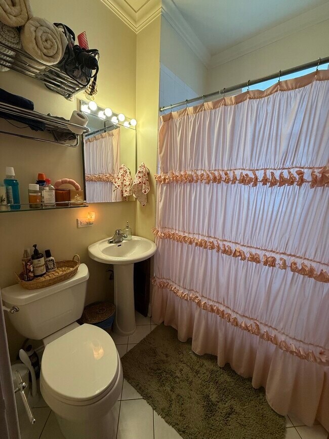 Photo - 2125 W Waveland Ave