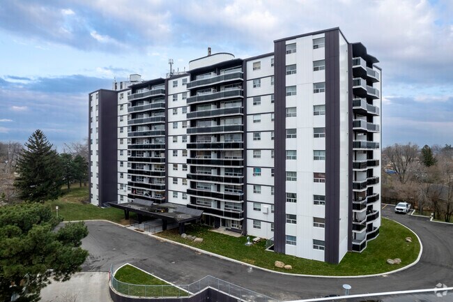 Building Photo - 2570 Kingston Rd