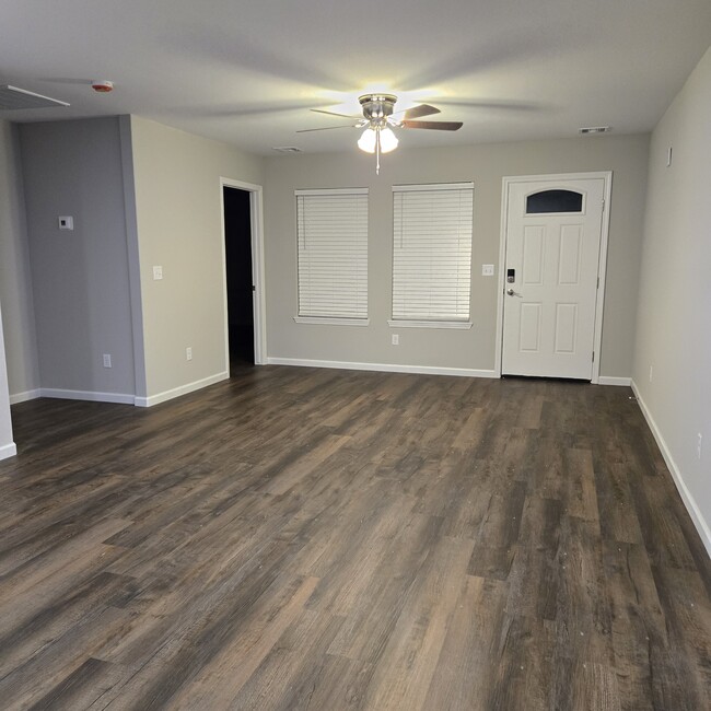 Photo - 487 NW 5th St