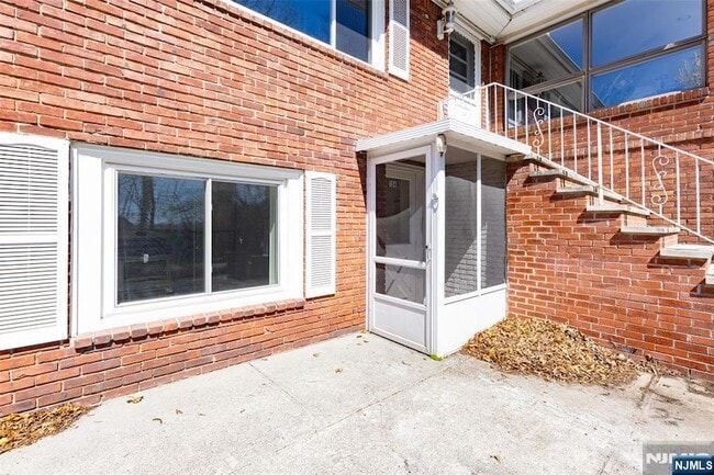 Building Photo - 154 Ames St