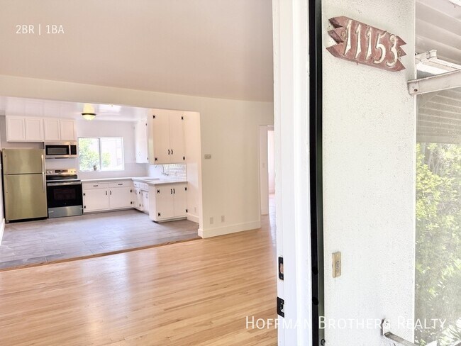 Photo - 11153 La Maida St