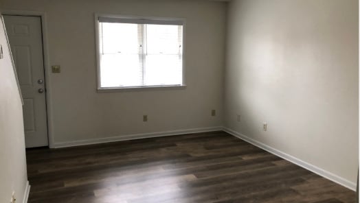 Lynn Court Apartments - Lynn Court Apartments