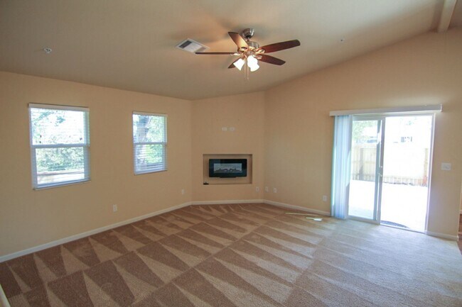 Photo - 3 Bedroom, 2 Bath Home in Redding