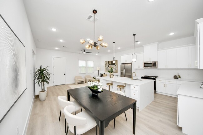 Building Photo - 9433 Arledge St