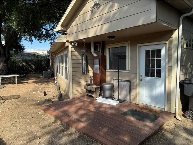 Photo - 6944 Burgess St