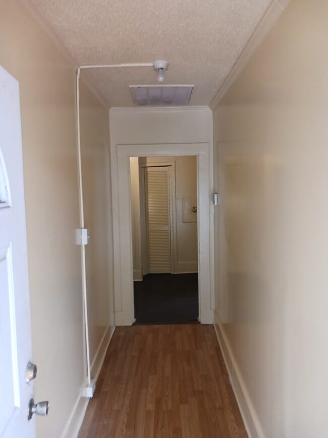Entry Hallway - 1014 Henley St