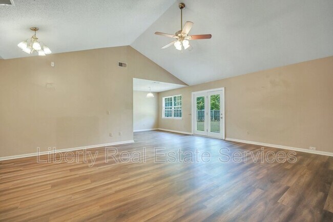 Photo - 1501 Woodcrest Cir