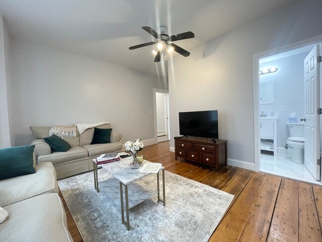 Building Photo - 248 Elm St Unit 1 Rental