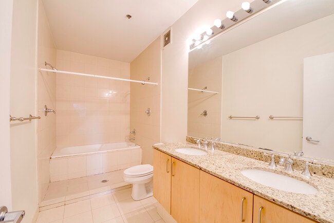 Photo - 130 S Canal St Unit 305