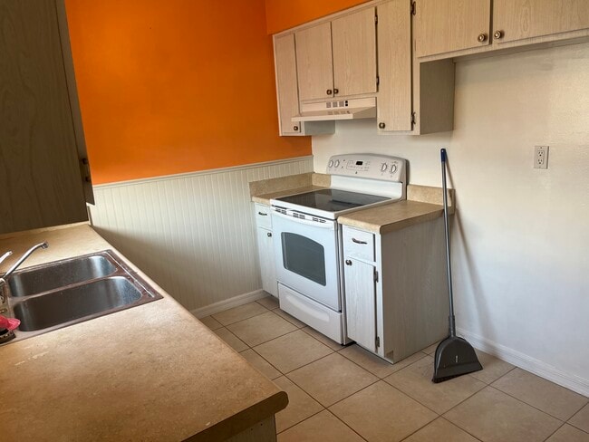 Photo - 190 E Olmstead Dr Unit #D12