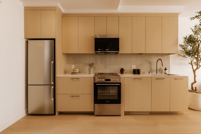 Santa Monica Collection - 501 Broadway