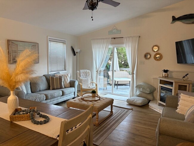 Photo - 2 Bedroom 2 Bath (+Bonus Bedoom) in Kill D... House