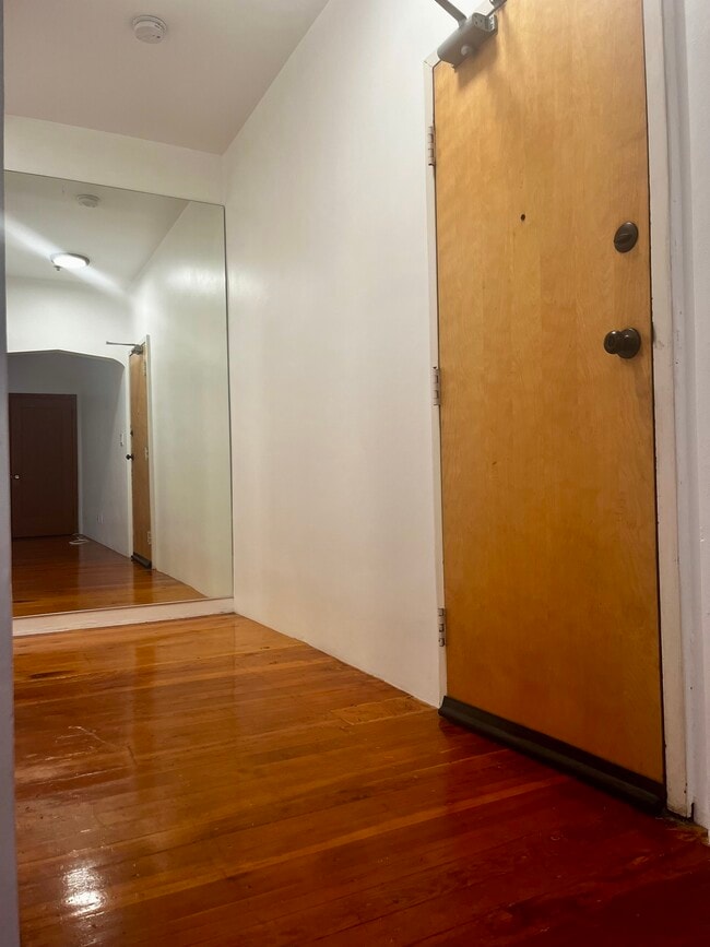 Hallway to bedroom - 636 S Burnside