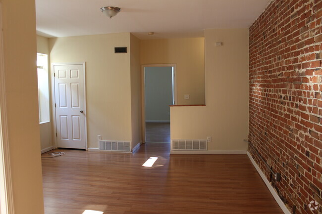 Building Photo - 4261 Russell Blvd Unit 4261A Rental