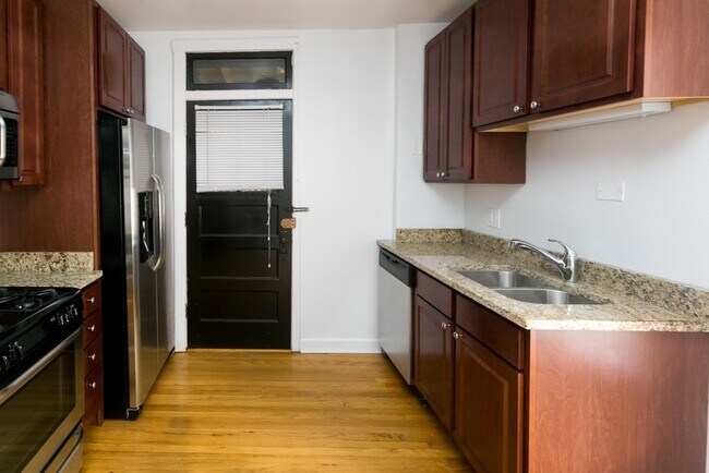 2220 W Ainslie St Unit N3