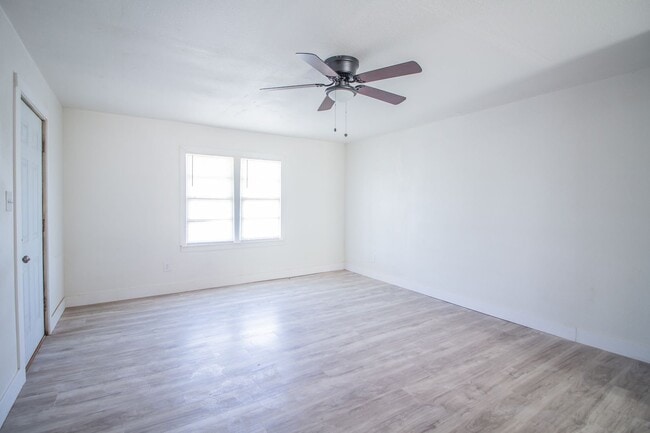 Photo - 302 Avenue U Unit B