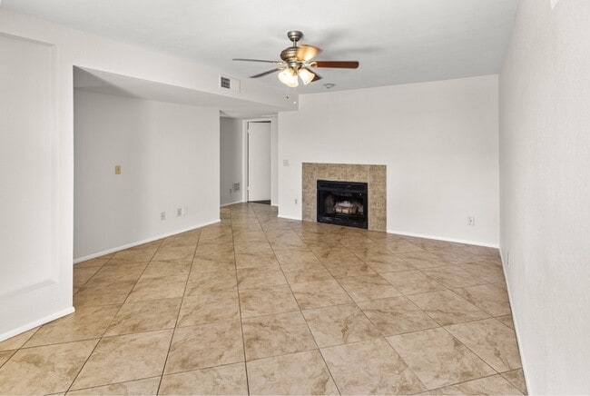 Building Photo - 850 S River Dr Unit 1050