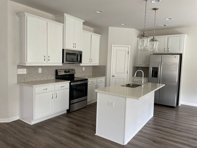 Photo - 2810 Aralynn Wy