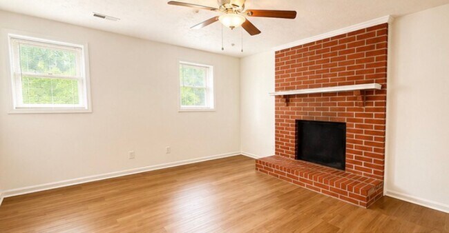Photo - 451 Woodview Dr Unit 451