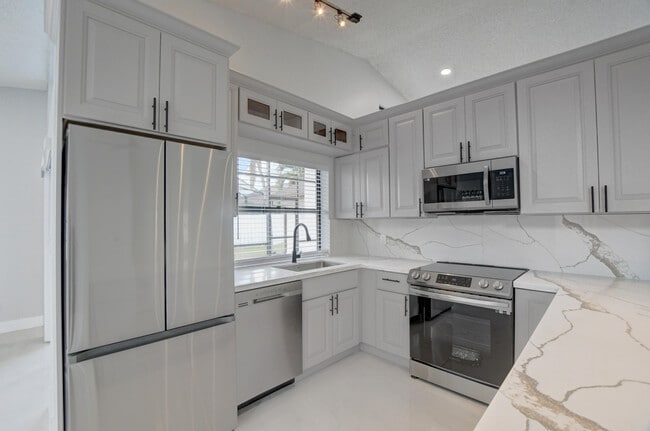 Photo - 20995 Country Creek Dr