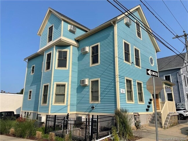 Building Photo - 2 Coit St Unit APT 3