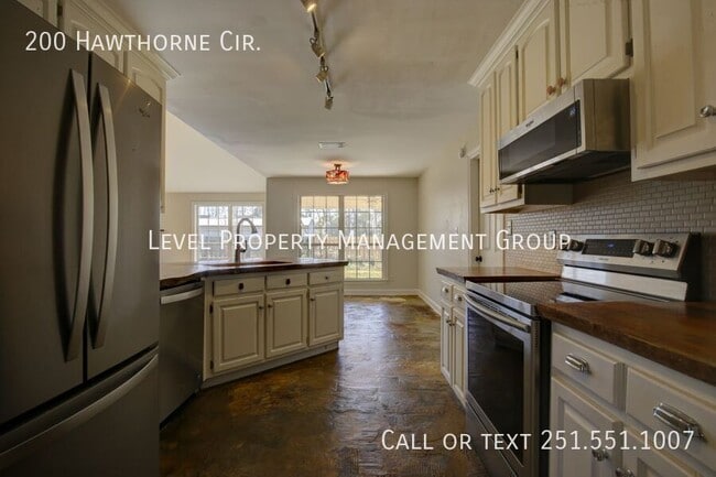 Photo - 200 Hawthorne Cir