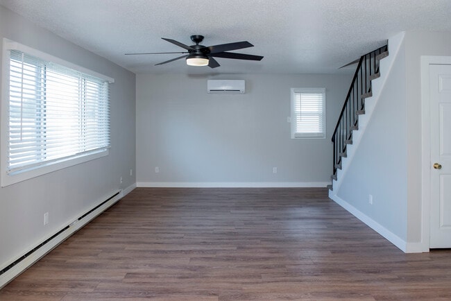 Photo - 950 5th Ave W