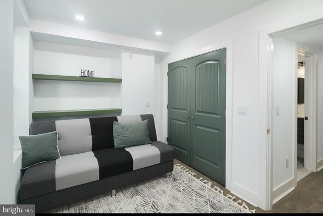 Photo - 3127 Richmond St