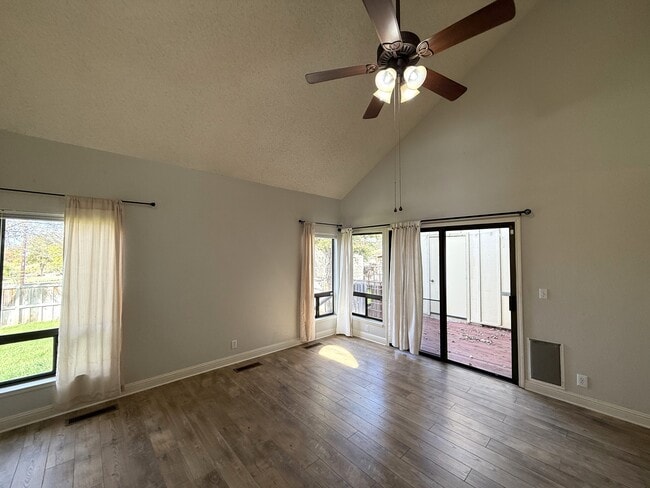 Photo - 21 Alameda Park Cir