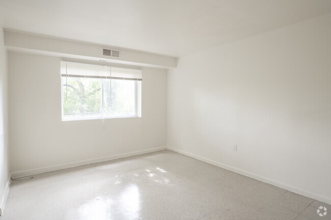 2BR, 1BA - Bedroom 2