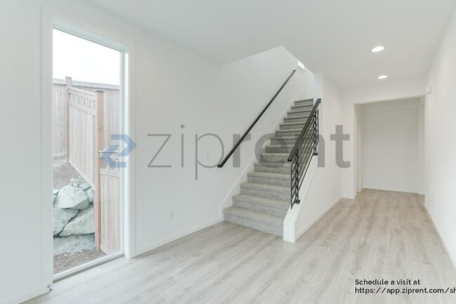 Photo - 16401 26th St E