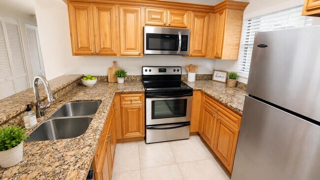Photo - 1463 Lake Crystal Dr Unit G