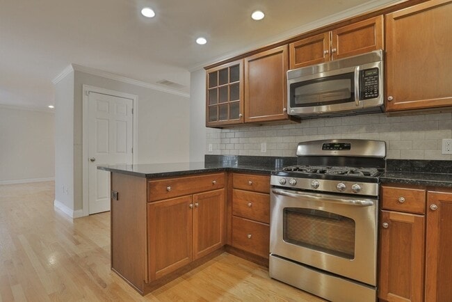 Photo - 207 Renfrew St