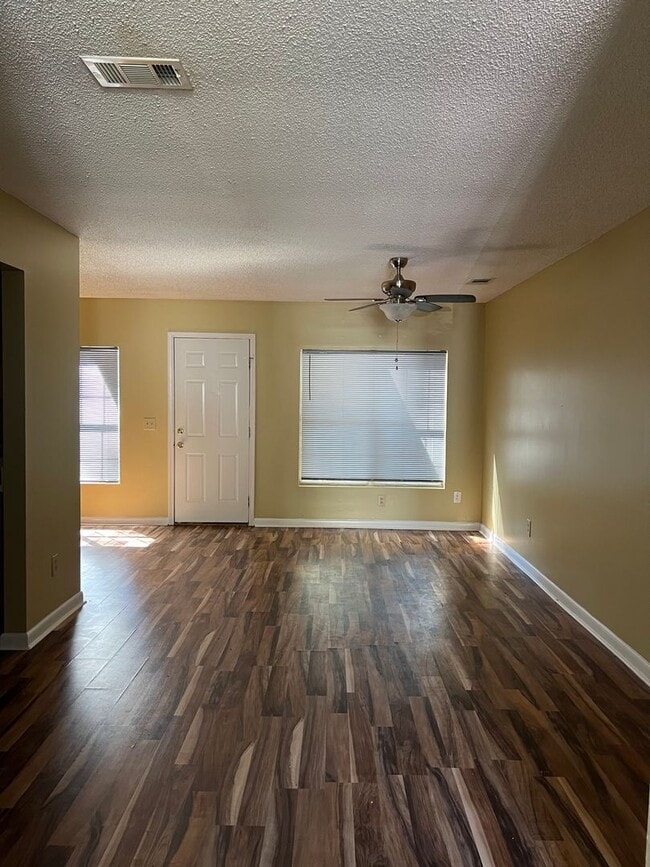 Photo - 452 Sandy Oak Dr