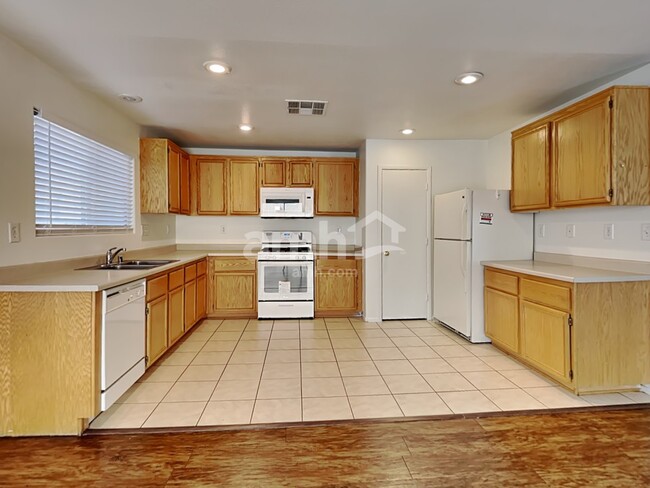 Photo - 1139 Black Cherry St