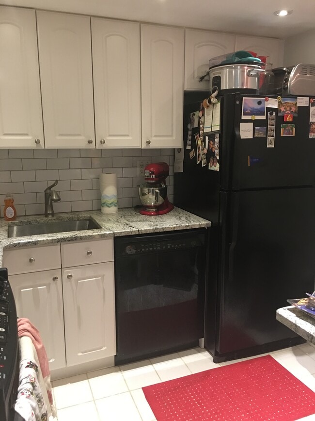 Kitchen - 2001 Hamilton St Unit 727