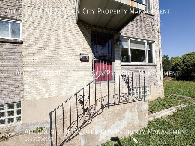 Building Photo - 23 Valleyview Dr Unit B, Rental
