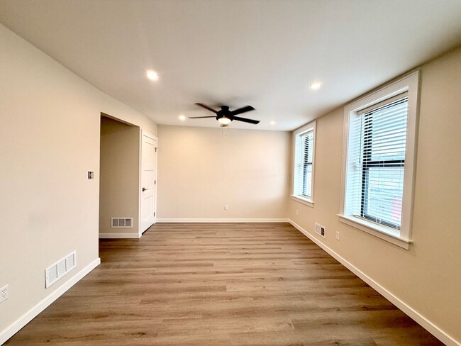 Photo - 4017 Butler St Unit 3rd Floor