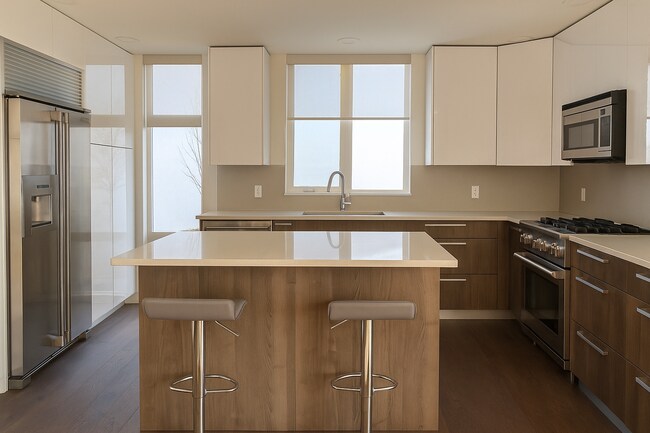 Photo - 1515 Highland Dr N