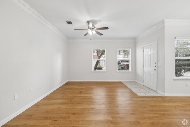 2BR, 2BA - 1,323SF - Living Room