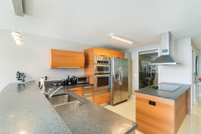 Photo - 2950 NE 188th St Unidad # 411