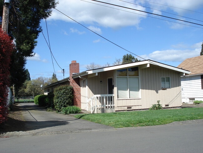 Building Photo - aub454/458 Unit 454