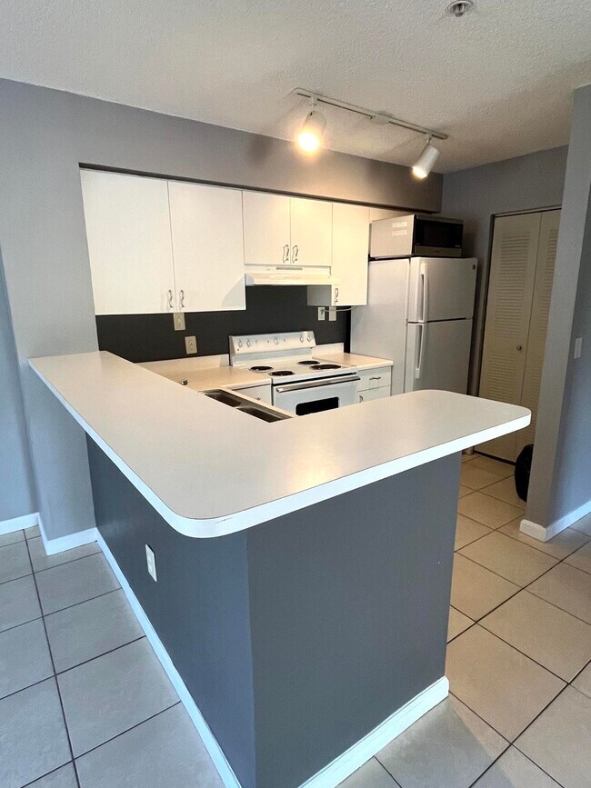 Photo - 7808 Sonoma Springs Cir Unidad 208