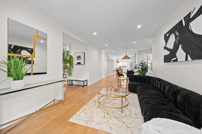 Photo - 4437 N Whipple St